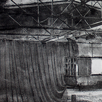 Ohne Titel (2024), Radierung/Siebdruck Foto-Aquatinta mit Prägung auf Bütten, 80 x 220 cm, Unikat
